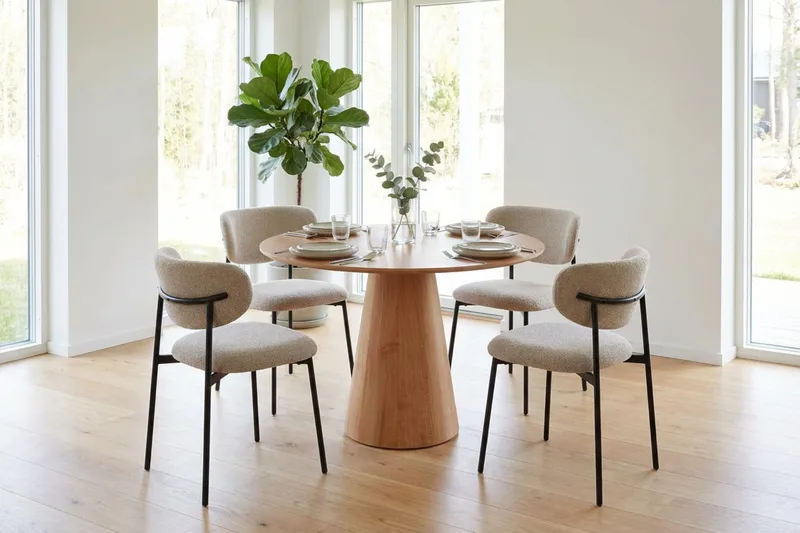 Siena spisegruppe rund 110 cm eik med 4 Lucy spisestoler - Eik - Møbler - Bord - Spisegrupper