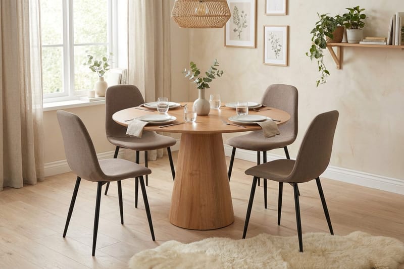 Siena spisegruppe rund 110 cm eik med 4 Nibe spisestoler - Eik - Møbler - Bord - Spisegrupper