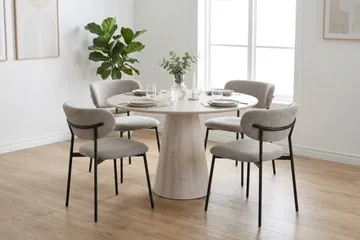 Siena spisegruppe rund 110 cm hvitlasert med 4 Lucy spisestoler - Hvitbeiset eik - Møbler - Bord - Spisegrupper