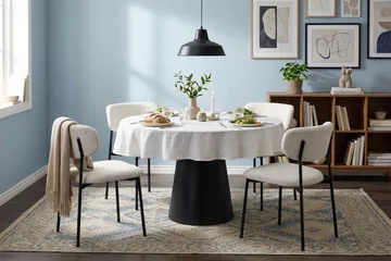 Siena spisegruppe rund 110 cm svart med 4 Lucy spisestoler - Svartbeiset eik - Møbler - Bord - Spisegrupper
