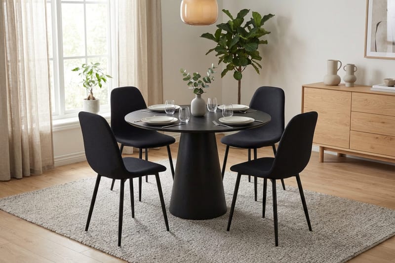 Siena spisegruppe rund 110 cm svart med 4 Nibe spisestoler - Svart - Møbler - Bord - Spisegrupper
