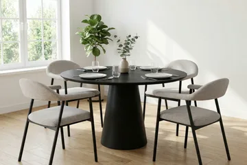 Siena spisegruppe rund 110 cm svart med 4 Ronja spisestoler - Svartbeiset eik - Møbler - Bord - Spisegrupper