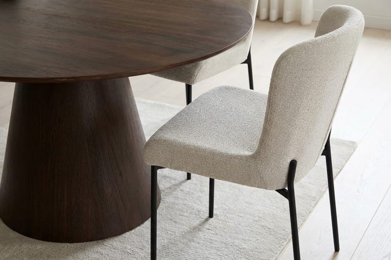 Siena Spisegruppe Rund 130 cm Røkt Eik med 6 Elsie Spisestoler - Røkt Eik/Hvit - Møbler - Bord - Spisegrupper