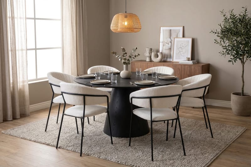 Siena spisegruppe rund 130 cm svart med 6 Karol spisestoler - Svart - Møbler - Bord - Spisegrupper