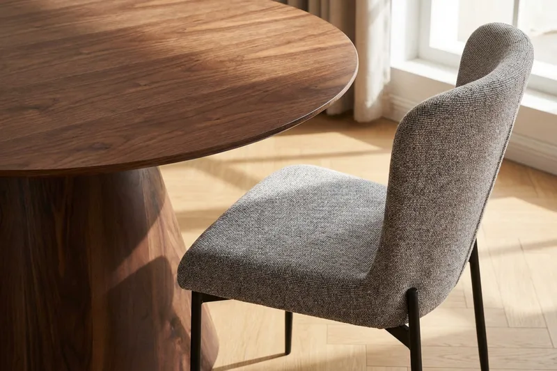 Siena spisegruppe rund 130 cm valnøtt med 6 Elsie spisestoler - Valnøtt/Lysegrå - Møbler - Bord - Spisegrupper