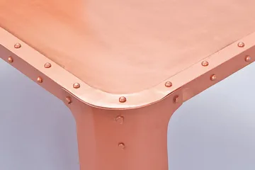 Kazuko Rektangulært Sofabord 110 cm i Metall med Naglet Platekonstruksjon - Kobber - Møbler - Bord - Sofabord
