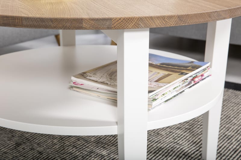 Mantorp Sofabord 80 cm Rundt med Oppbevaring Hylle - Massiv Eik/Hvit - Møbler - Bord - Sofabord - Sofabord med oppbevaring