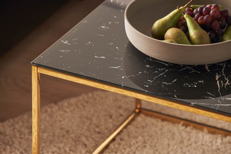 Nelly Sofabord 120 cm Marmormønster - Glass/Svart/Messing - Møbler - Bord - Sofabord