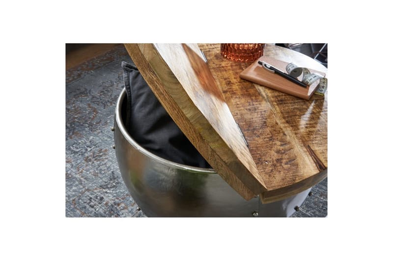 Sofabord Wohnling Massivt tre 60 cm industriell med naglet lagringsplass - Møbler - Bord - Sofabord