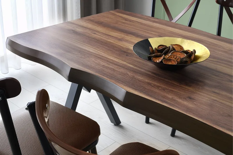 Davirustrel Spisebord 140 cm - Valnøtt - Møbler - Bord - Spisebord & kjøkkenbord