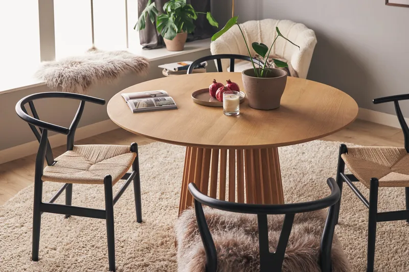 Peyra Spisebord 120 cm Rundt Eik - Natur - Møbler - Bord - Spisebord & kjøkkenbord