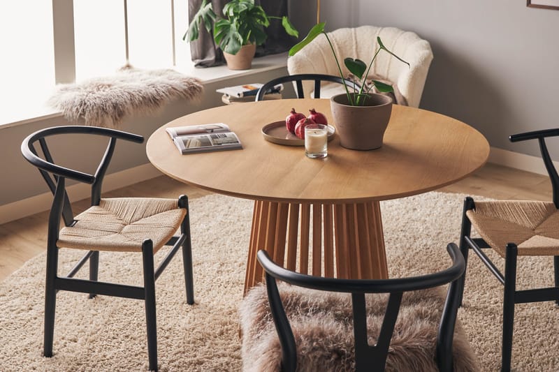 Peyra Spisebord 120 cm Rundt Eik - Natur - Møbler - Bord - Spisebord & kjøkkenbord