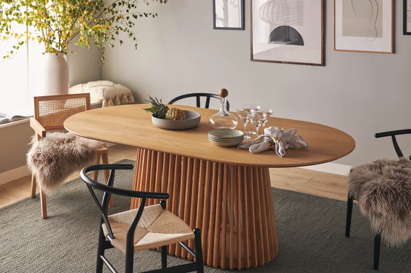 Peyra Spisebord 200 cm Ovalt Eik - Natur - Møbler - Bord - Spisebord & kjøkkenbord