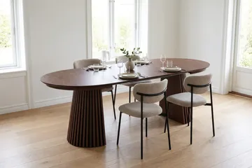 Spisegruppe Bark Peyra 120–220 cm Valnøtt Greige bouclé/metallben svart - Møbler - Bord - Spisegrupper