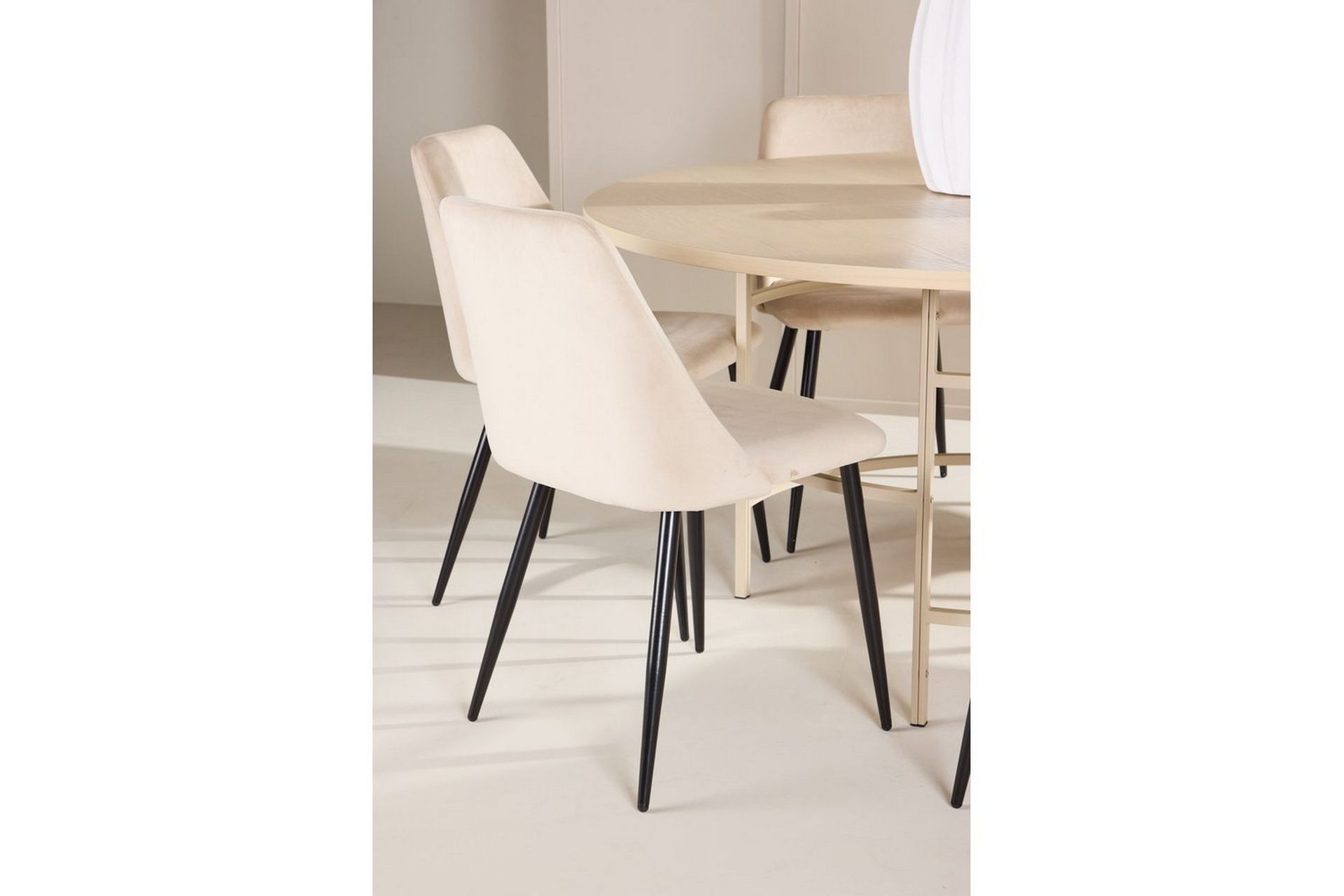 Spisegruppe Copenhagen Rund 140 cm med 6 Night-stoler Hvit / Beige - Hvit / Beige - Møbler - Bord - Spisegrupper