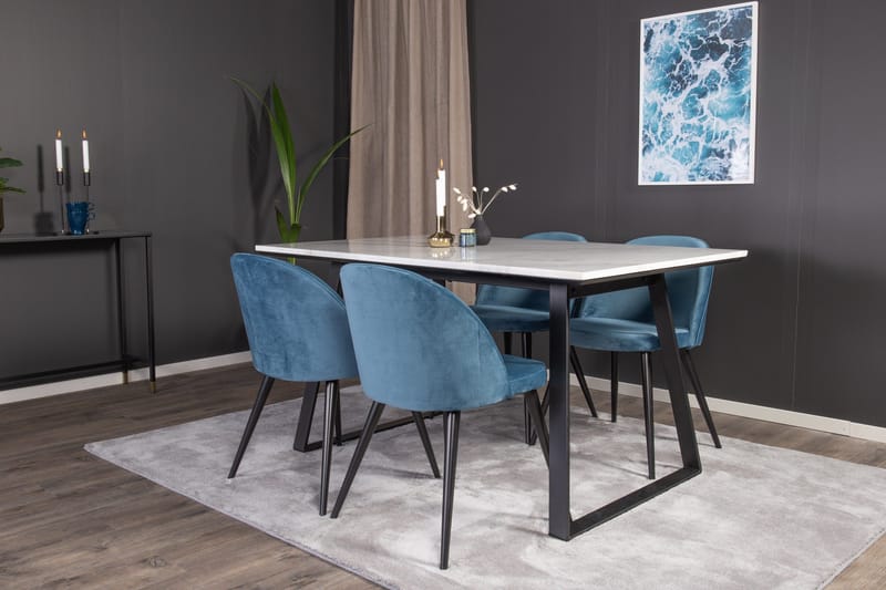 Spisegruppe Venture Home Estelle spisegruppe 140 cm rektangulær med 4 Velvet-stoler Svart/blå/hvit - Møbler - Bord - Spisegrupper