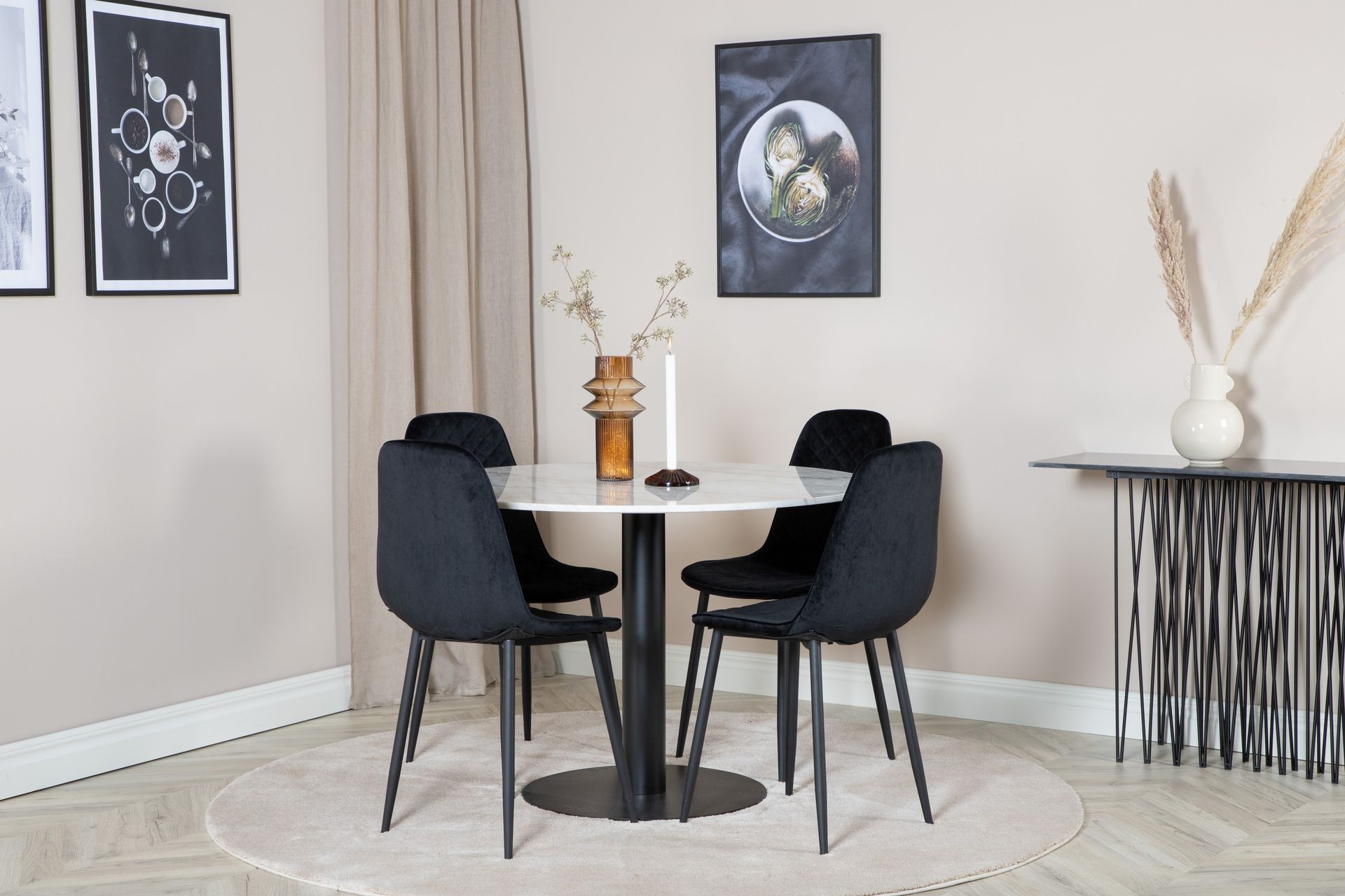 Admira Spisegruppe 106 cm Rund inkl. 4 Ypas Stoler - Marmor/Hvit/Svart - Møbler - Bord - Spisegrupper