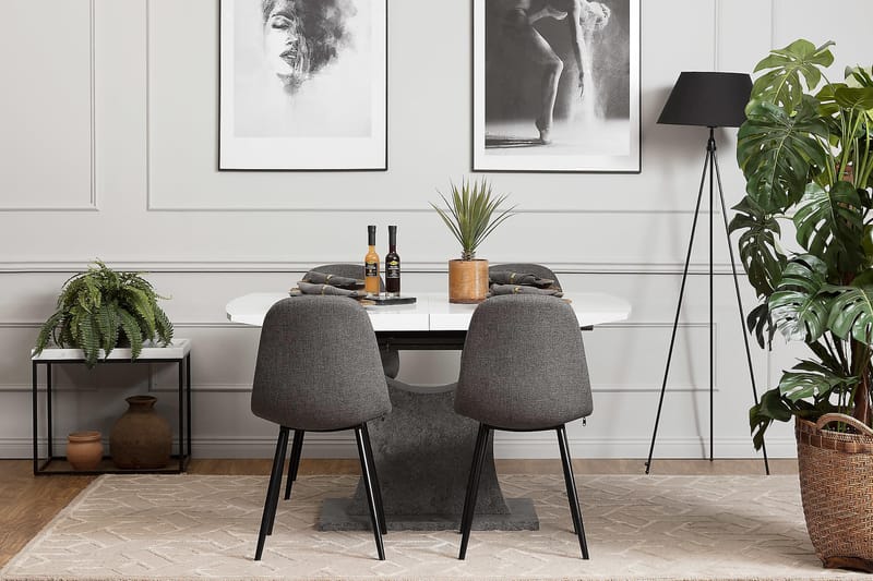 Azusa Spisegruppe 140 cm med 4 John Stoler - Hvit/Betong/Grå/Svart - Møbler - Bord - Spisegrupper