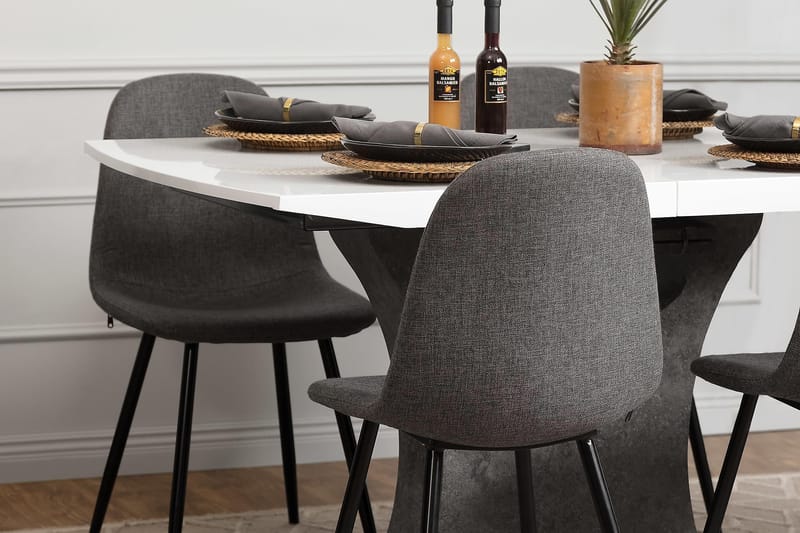 Azusa Spisegruppe 140 cm med 4 John Stoler - Hvit/Betong/Grå/Svart - Møbler - Bord - Spisegrupper