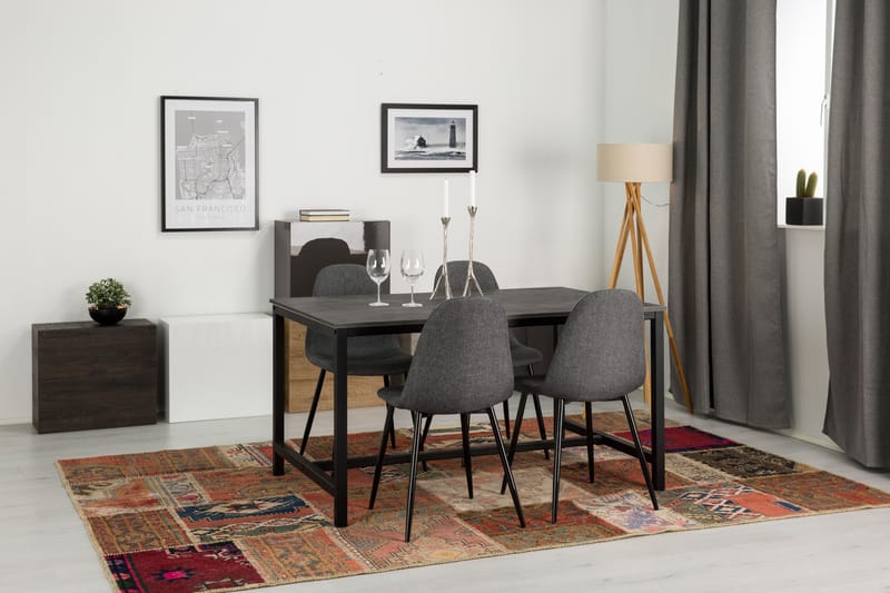 Bettina Spisegruppe 140 cm med 4 Nibe Stoler - Betong/Svart/Grå - Møbler - Bord - Spisegrupper