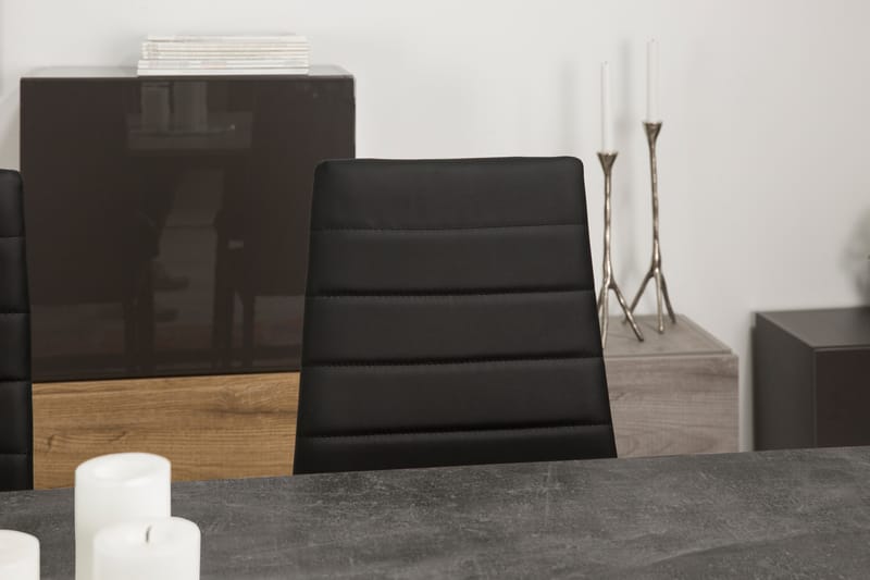 Bettina Spisegruppe 140x90 cm med 4 Ted Stoler - Betong/Sort/PU - Møbler - Bord - Spisegrupper
