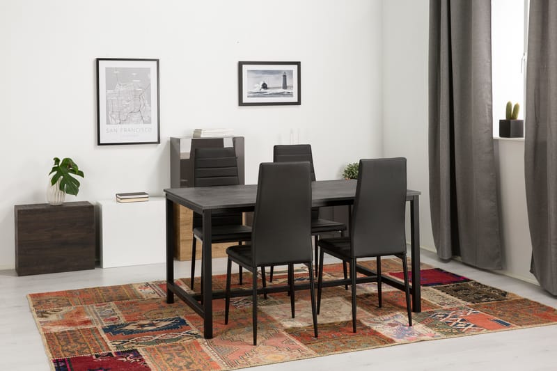 Bettina Spisegruppe 140x90 cm med 4 Ted Stoler - Betong/Sort/PU - Møbler - Bord - Spisegrupper