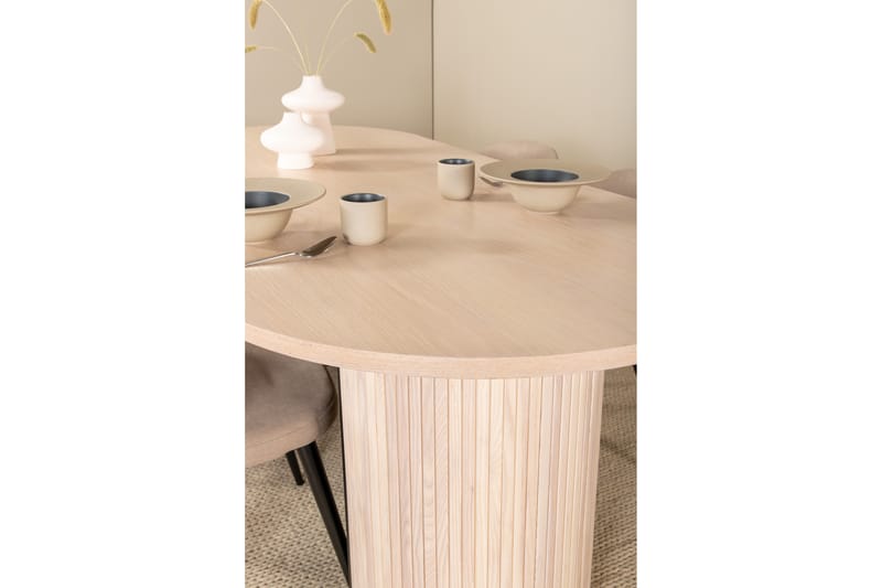 Biana Spisegruppe 200 cm Oval inkl. 4 Velvets Stoler - Beige/Svart - Møbler - Bord - Spisegrupper