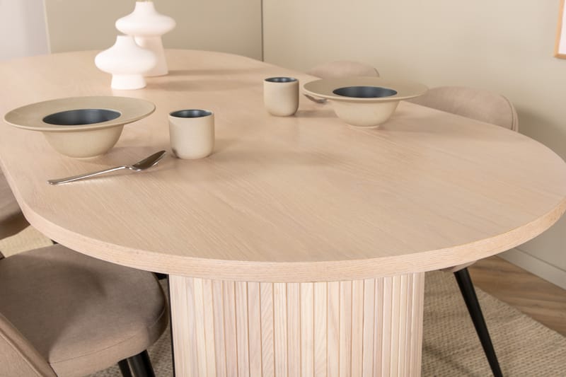 Biana Spisegruppe 200 cm Oval inkl. 4 Velvets Stoler - Beige/Svart - Møbler - Bord - Spisegrupper