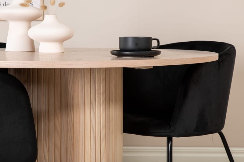 Bianca Rundt Spisebord med 4stk Berit Spisestol - Møbler - Bord - Spisegrupper