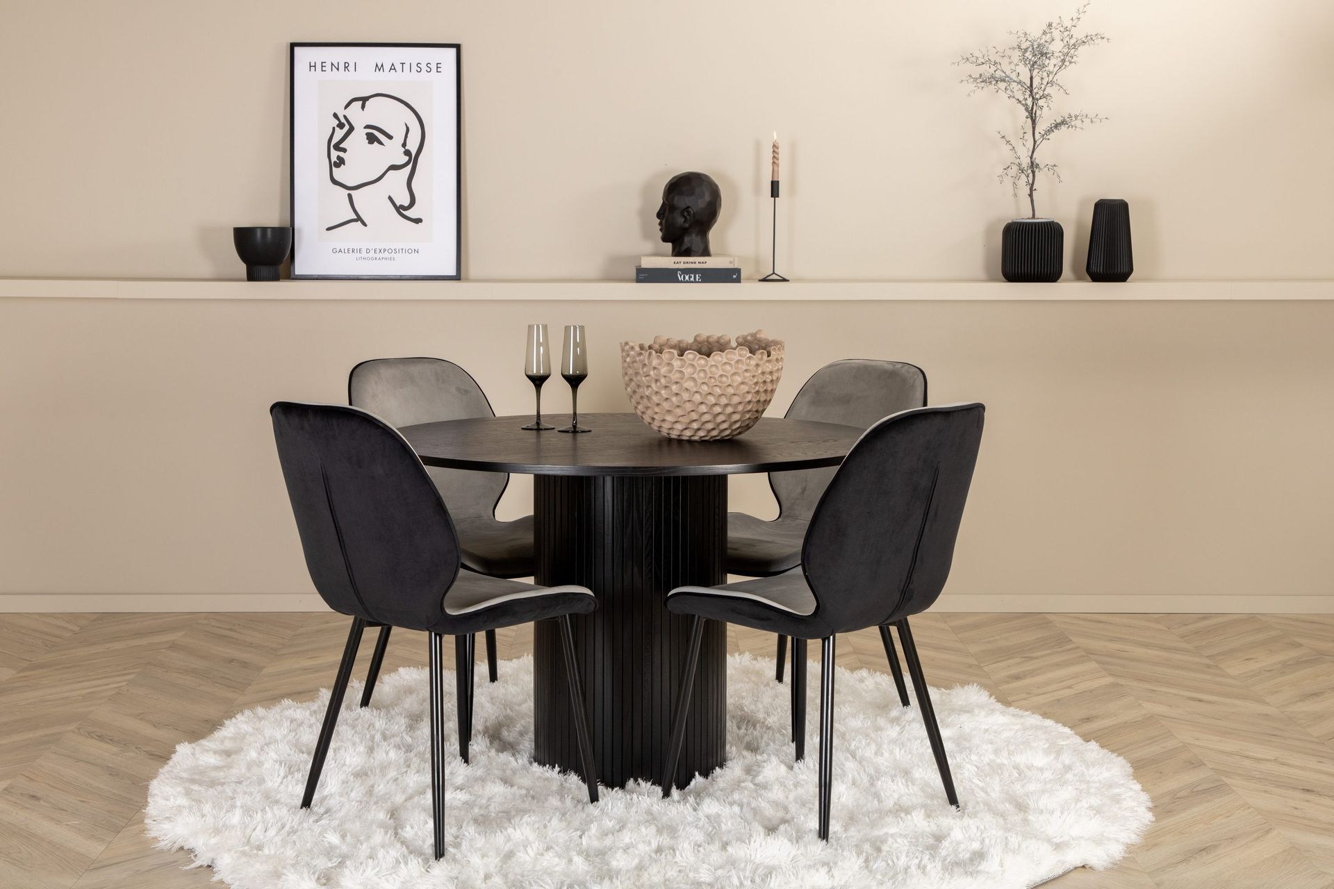 Bianca Rundt Spisebord med 4stk Emma Spisestol -