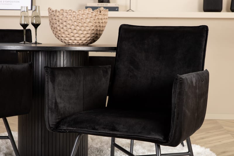 Bianca Rundt Spisebord med 4stk Pippi Spisestol - Møbler - Bord - Spisegrupper