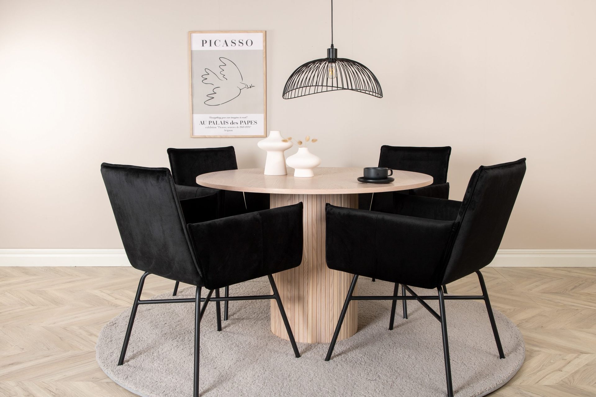 Bianca Rundt Spisebord med 4stk Pippi Spisestol -