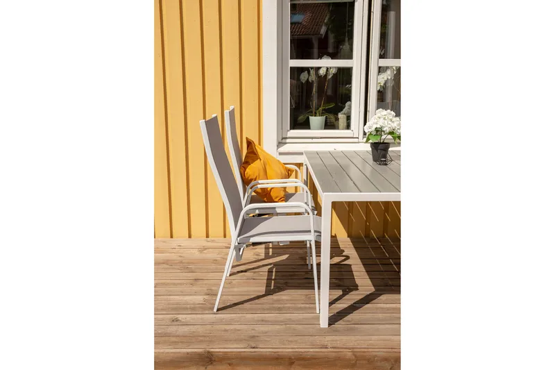 Buitepos Spisegruppe + 4 Dusternbrook Karmstoler - Polywood/Hvit - Hagemøbler - Hagegruppe - Spisegrupper hage