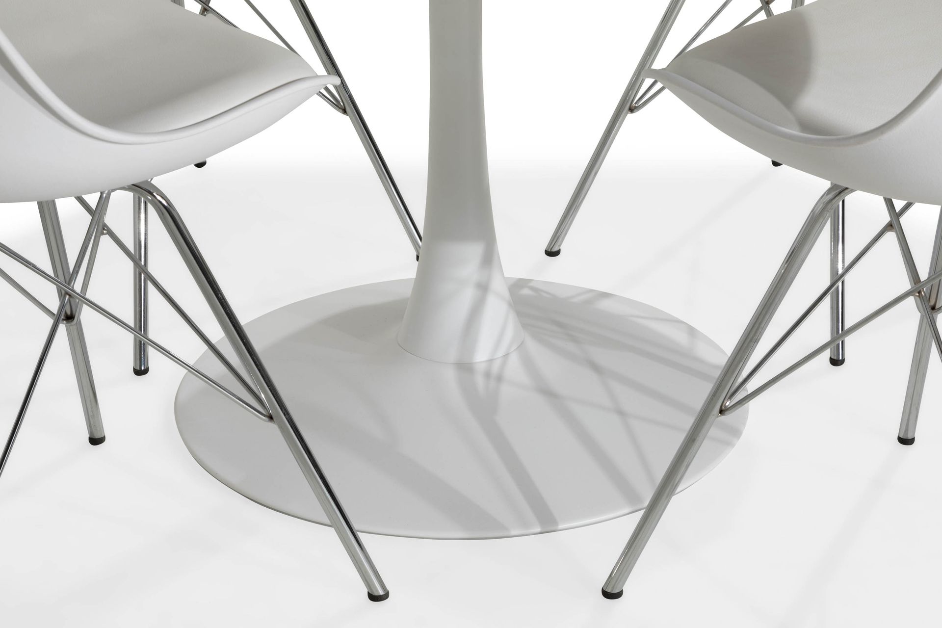 Caitly Spisegruppe 100 cm Rund med 4 Shell Stoler - Hvit/Krom - Møbler - Bord - Spisegrupper