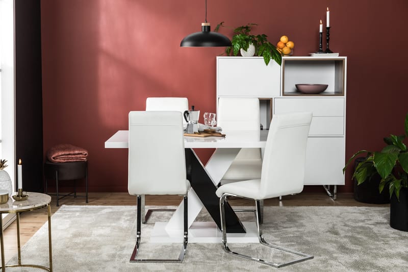 Cesi Spisegruppe 140 cm med 4 Cibus Stol - Hvit/Svart/Svart PU/Krom - Møbler - Bord - Spisegrupper
