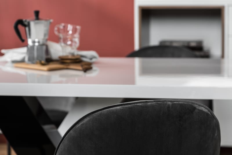 Cesi Spisegruppe 140 cm med 4 Felipe Stol Fløyel - Hvit/Svart/Krom - Møbler - Bord - Spisegrupper