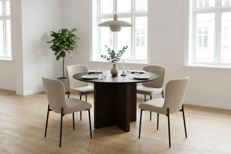 Edda spisegruppe rund 110 cm røkt eik med 4 Elsie spisestoler - Røkt eik/beige - Møbler - Bord - Spisegrupper