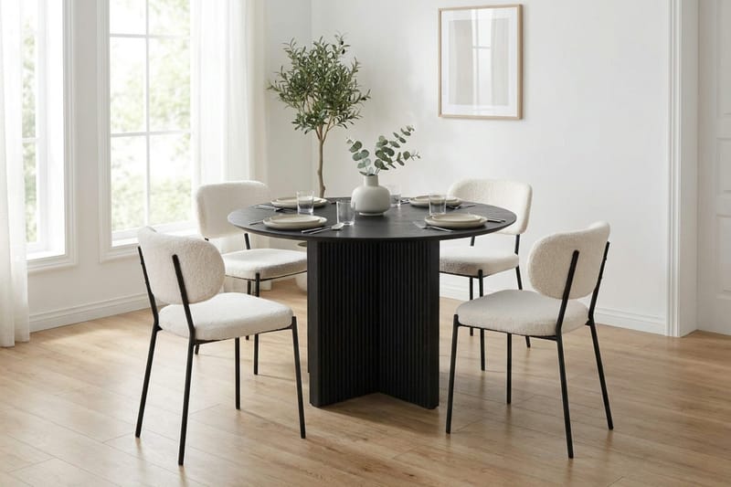 Edda spisegruppe rund 110 cm svart med 4 Gemmiano spisestoler - Svart - Møbler - Bord - Spisegrupper