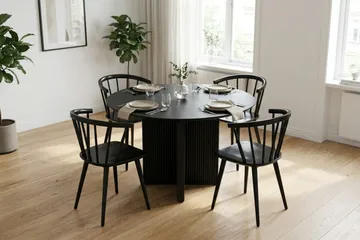 Edda spisegruppe rund 110 cm svart med 4 Tyrö spisestoler - Svart - Møbler - Bord - Spisegrupper