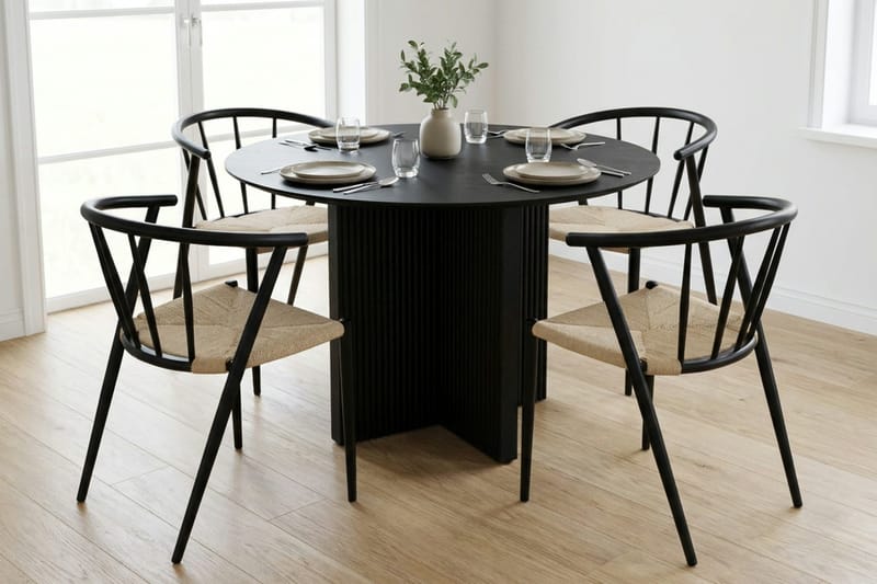 Edda spisegruppe rund 110 cm svart med 4 Winston spisestoler - Svart - Møbler - Bord - Spisegrupper