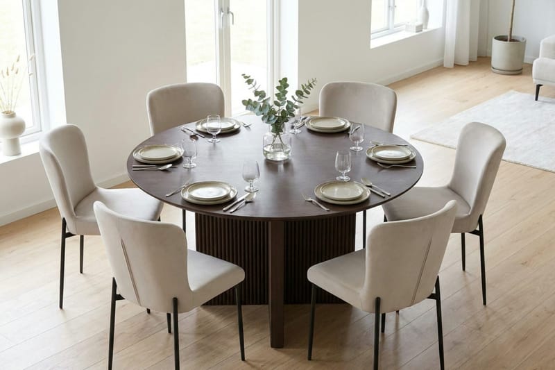 Edda spisegruppe rund 130 cm røkt eik med 6 Elsie spisestoler - Røkt eik/beige - Møbler - Bord - Spisegrupper