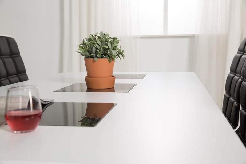 Jasmin Spisegruppe med 6 Frida Stoler - Hvit/Sort PU - Møbler - Bord - Spisegrupper