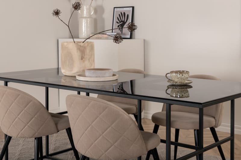 Komfortabelt spisebord med 4 Fløyel Spisestol - Spisegrupper