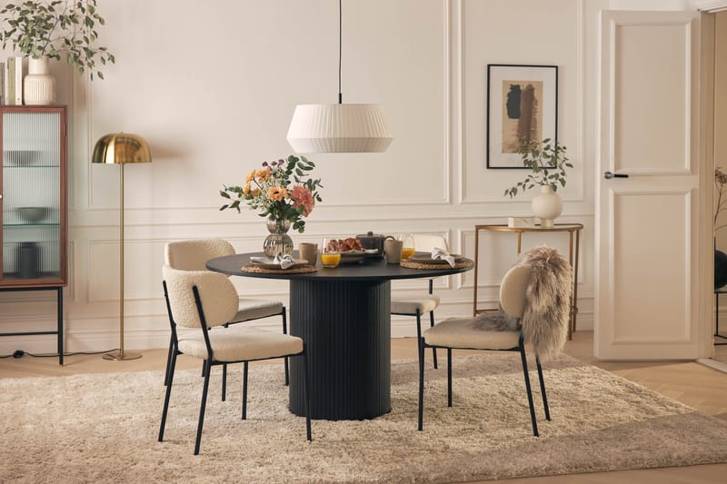 Kopparbo Spisebord Runt 130 cm med 4 Gemmiano Spisestoler - Svart - Møbler - Bord - Spisegrupper