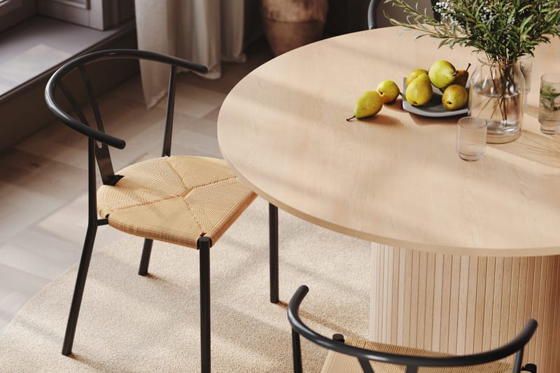 Kopparbo Spisegruppe 130 cm Rund inkl. 4 Elysia Stoler - Beige / Svart - Møbler - Bord - Spisegrupper