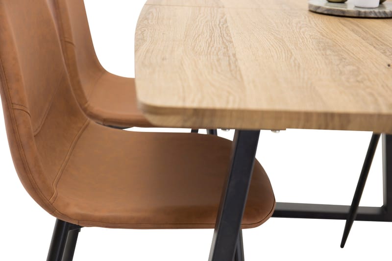 Leah Forlengningsbar Spisegruppe med 4 Pontus Stoler - Brun | Beige - Møbler - Bord - Spisegrupper