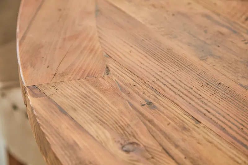 Lyon Spisegruppe Ø150 cm Rund med 6 Viktoria Stoler - Vintage Natur / Hvit / Beige - Møbler - Bord - Spisegrupper