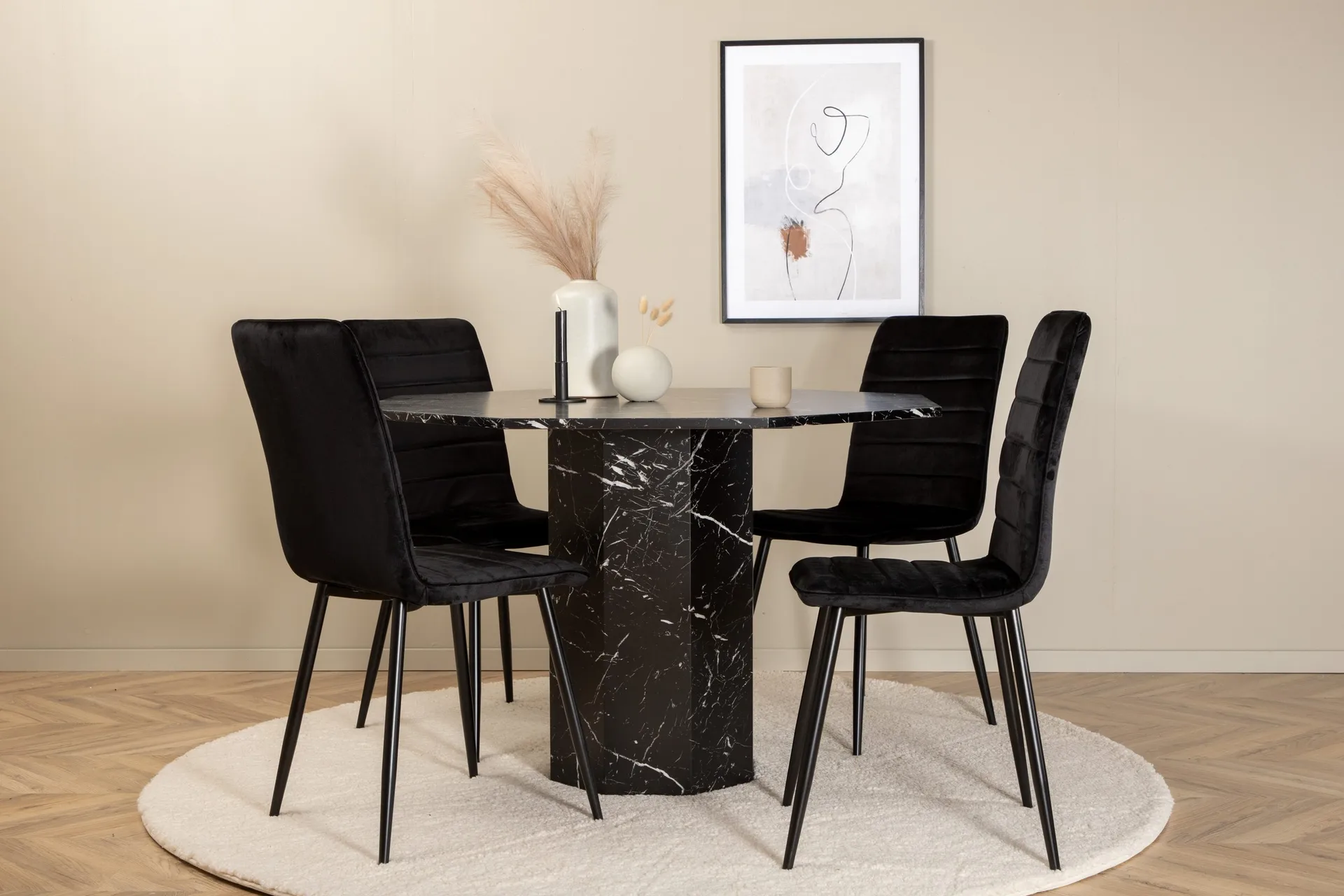 Marbs rundt spisebord med 4 Windu Luxury Spisestol -