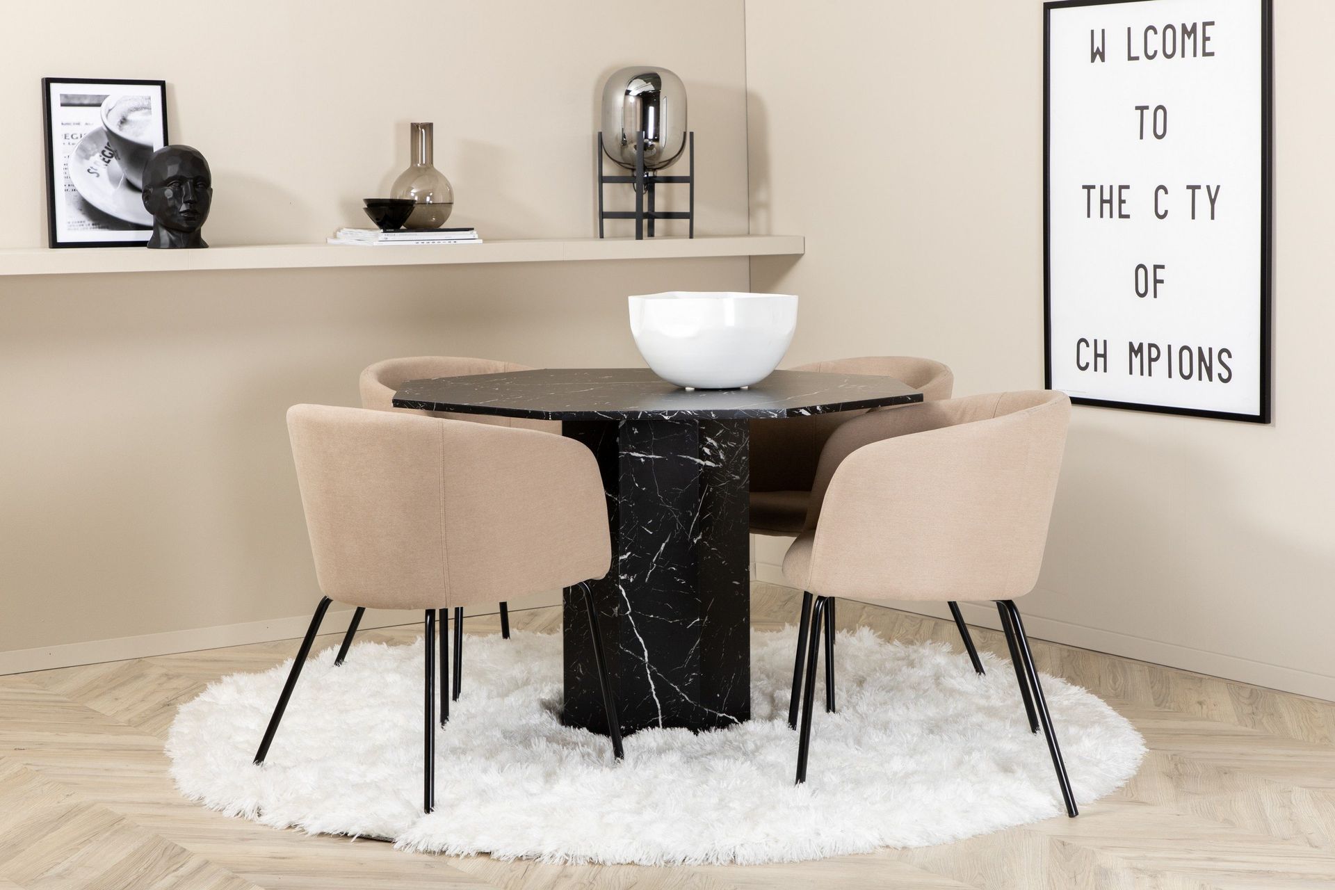 Marbs Spisegruppe 110 cm Rund inkl. 4 Berita Stoler - Svart/Beige
