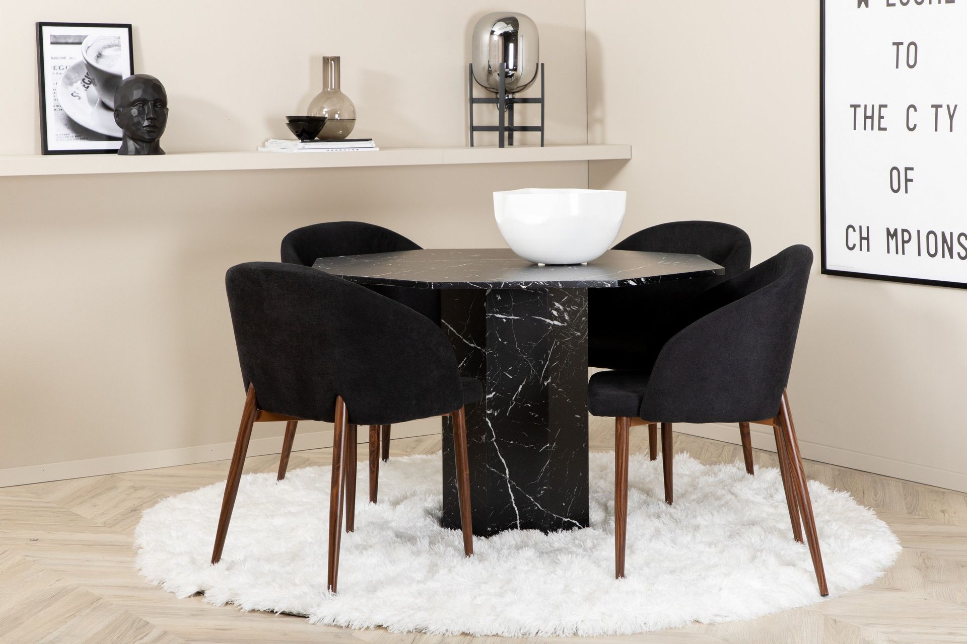 Marbs Spisegruppe 110 cm Rund inkl. 4 Kullersbro Stoler - Svart/Brun